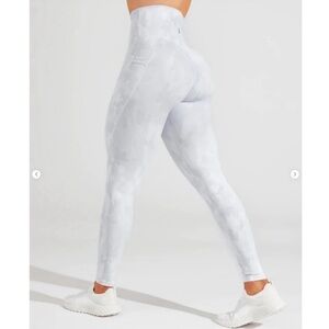 SALE Buff Bunny Limitless White Camo Leggings | NWOT